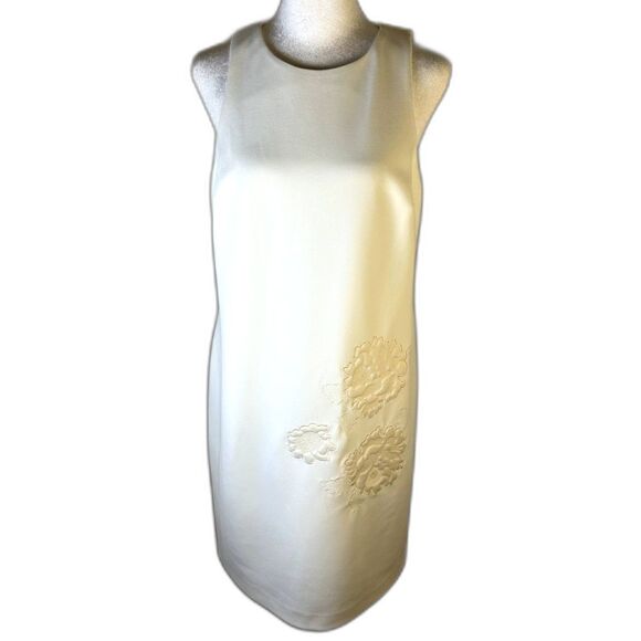 Betsy Johnson Dress Wm's 8 White Sheath Dress W/Embroidered Flowers Fully Lined - Picture 2 of 12
